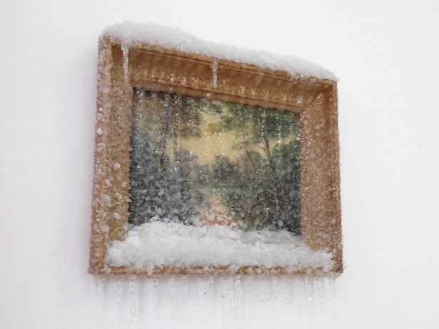 2014 / "Un chemin", tableau trouvé, neige artificielle, résine, matériaux divers, dimensions 31x32x8cm
